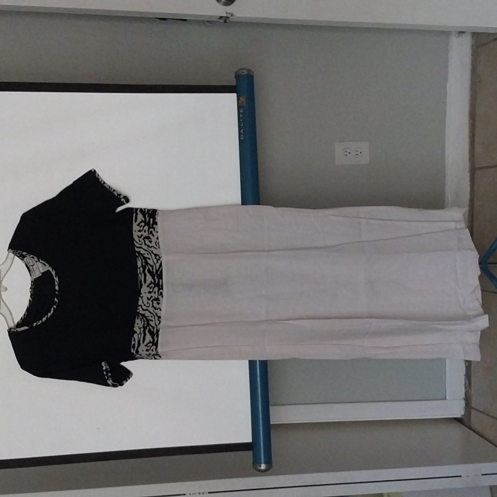 - Women's Victoria Moon black and white maxi dress size P/S